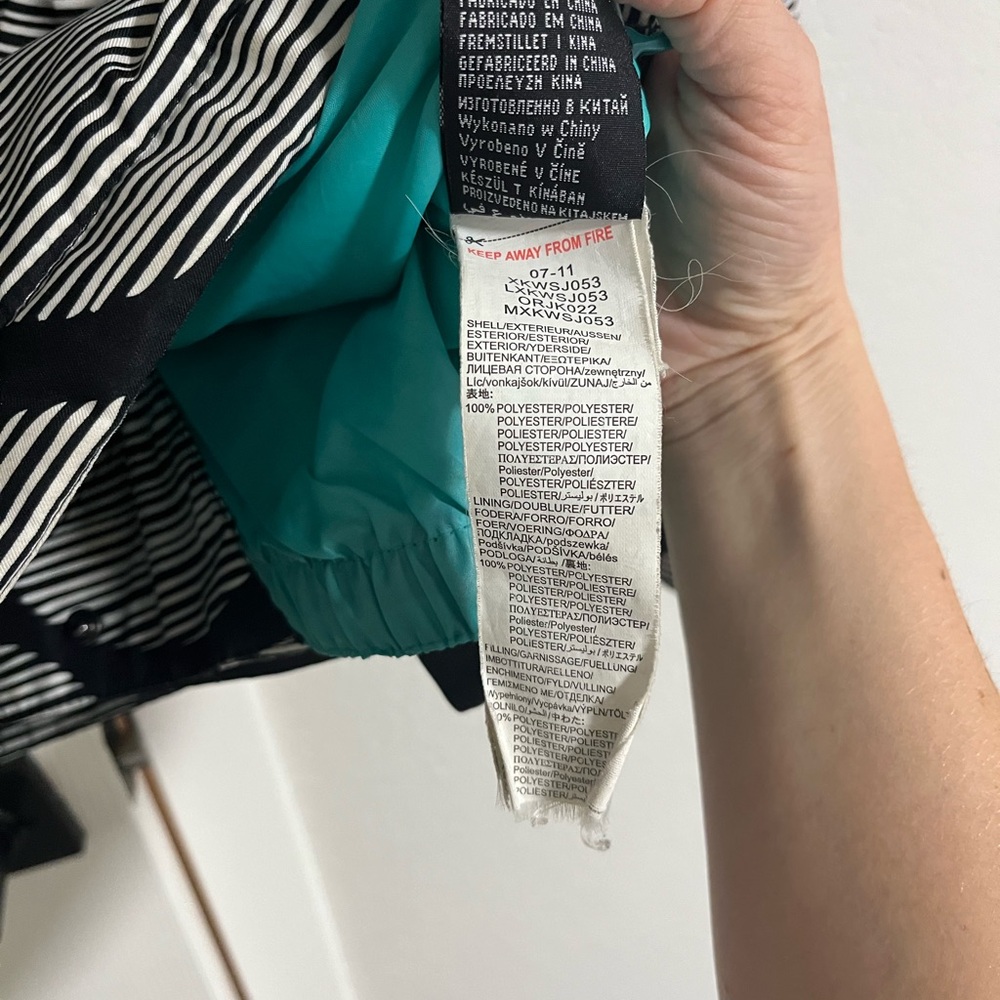 Roxy Monochrome Patterned Jacket With Teal Lining - image 5